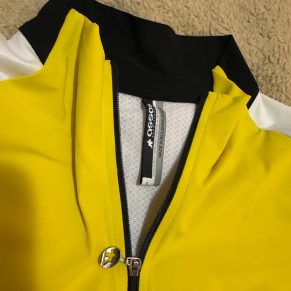 Assos women’s (I think) large bike jersey - Picture 3 of 10